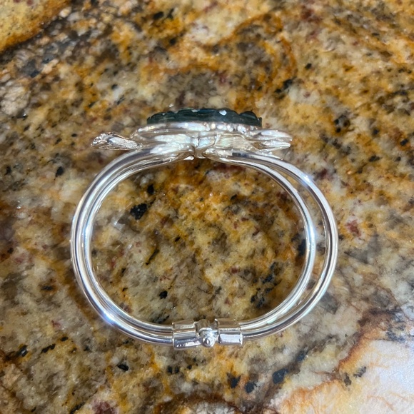 Silver turtle bracelet iridescent green/blue - Picture 6 of 8